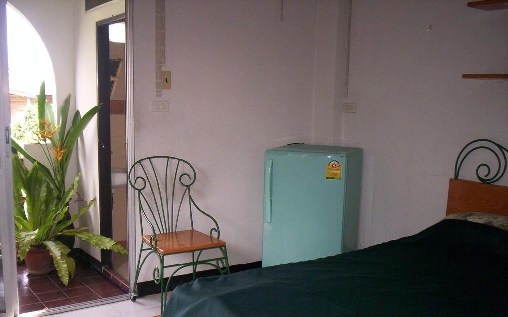 Baankhunmae Apartment Бангкок Экстерьер фото