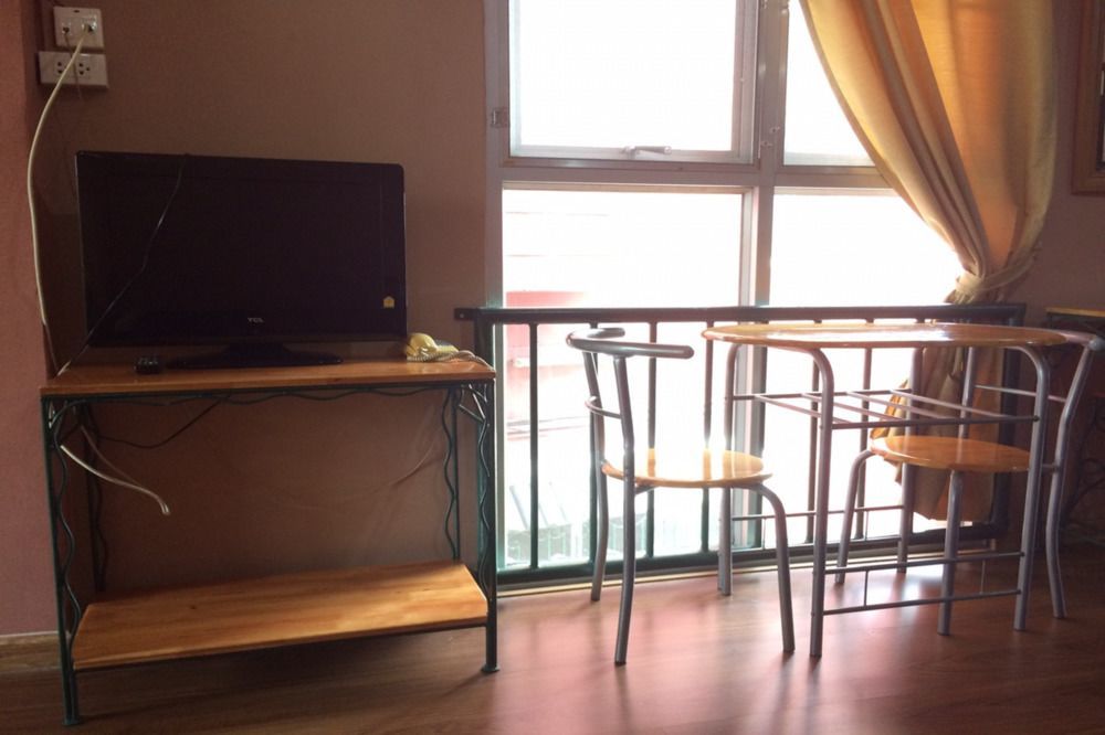 Baankhunmae Apartment Бангкок Экстерьер фото